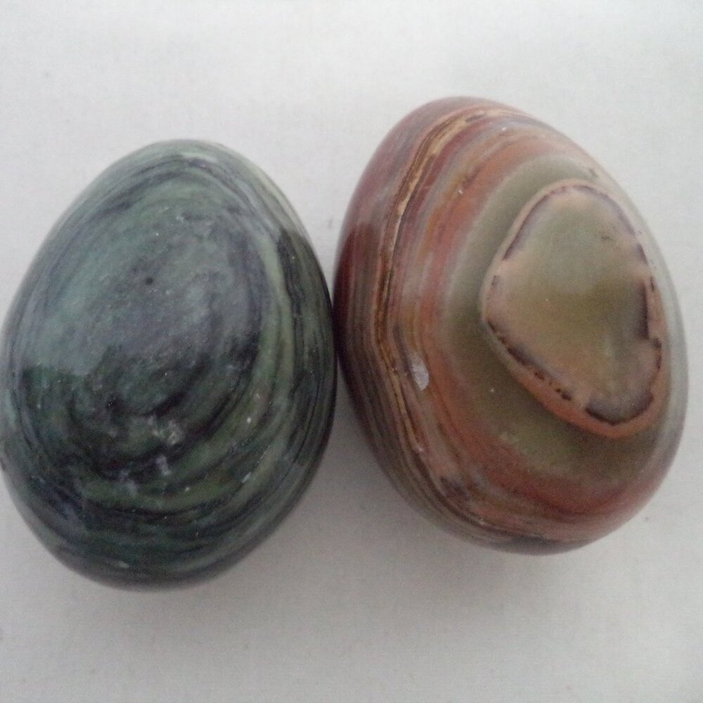 Onyx Natural Stone set 2 eggs blue green/ orange red decor figurines